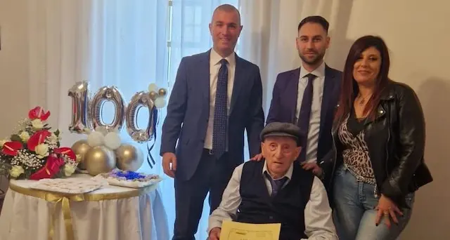 Centenari a Sardara. Il Signor Ilio Pusceddu oggi ha spento 100 candeline
