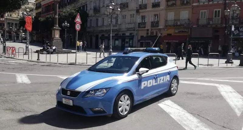 Cagliari. In casa hascisc, cocaina e soldi: arrestato 28enne