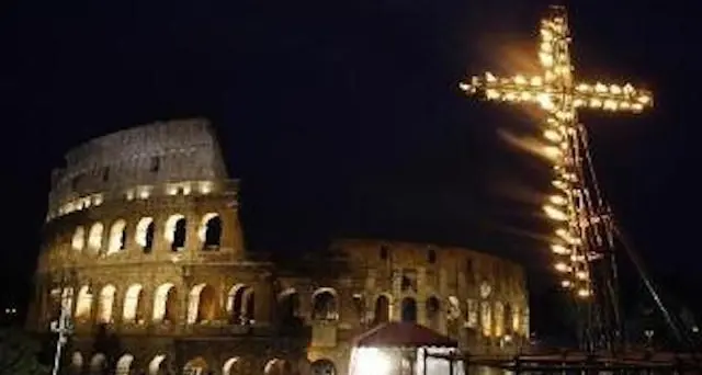 Via Crucis. Papa Francesco dedica la celebrazione alla crisi economica