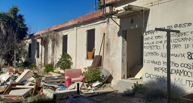 Cagliari, le immagini della discarica abusiva nel Colle di Sant'Elia