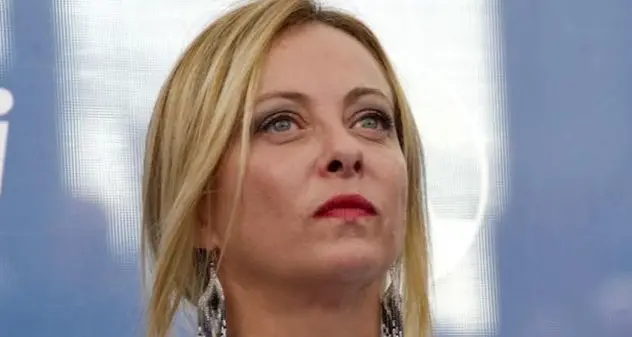 Giorgia Meloni: “Abolire il reddito di cittadinanza era doveroso”. Contestata col coro “Bella ciao”