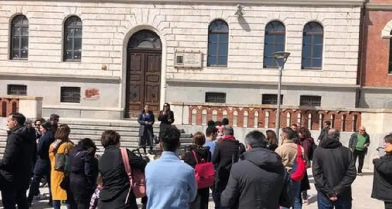 Cagliari: \"Mancano medici e pediatri\", genitori in piazza con pentolini e mestoli