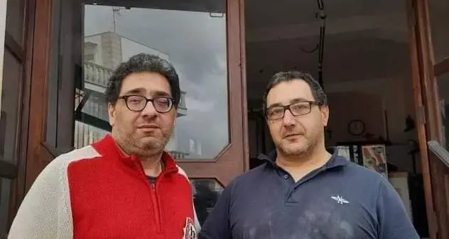 Manca l’appuntamento quotidiano alla tavola calda: i gestori vanno a casa e lo salvano da un infarto
