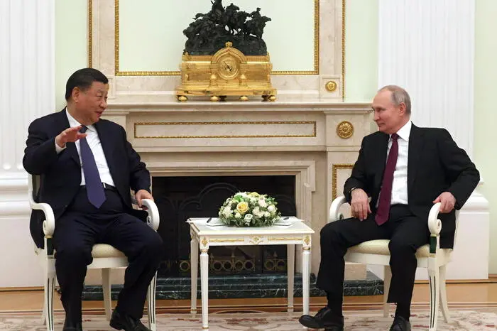 epa10533770 Russian President Vladimir Putin (R) speaks with Chinese President Xi Jinping (L), during their meeting in Moscow Kremlin in Moscow, Russia, 20 March 2023. Chinese President Xi Jinping arrived in Moscow on a three-day visit, which will last from March 20 to 22, according to Russian and Chinese state agencies. Xi Jinping visits Russia on improving joint partnership and developing key areas of Russian-Chinese economic cooperation.  EPA/SERGEI KARPUHIN / SPUTNIK / KREMLIN POOL MANDATORY CREDIT