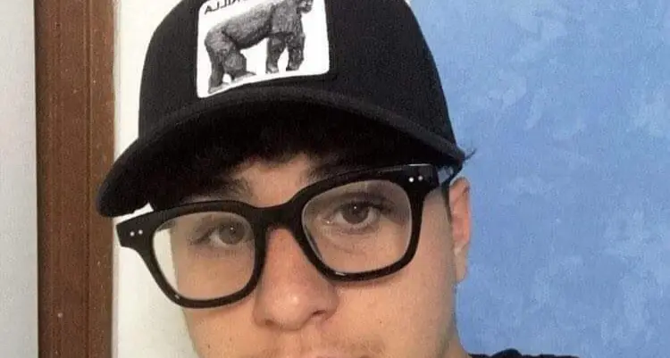 Pesta un piede per errore a un giovane armato, 18enne ucciso a Napoli
