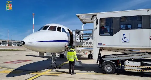Volo salva-vita dell’Aeronautica per una neonata da Cagliari a Roma