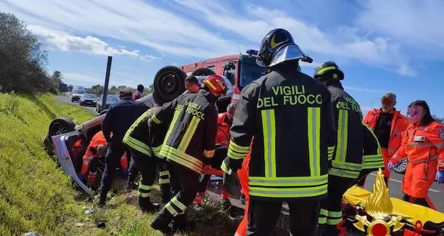 Auto si ribalta sulla Statale 291 verso Sassari