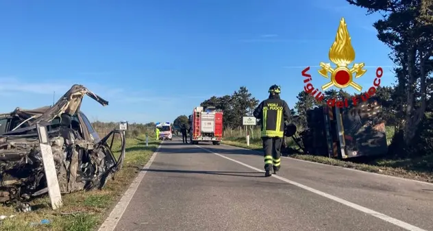 Scontro auto-furgone a Riola Sardo: un morto e un ferito