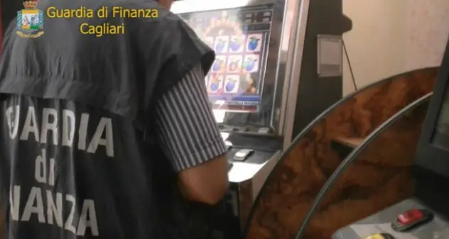 Cagliari. La Guardia di Finanza sequestra 12 videopoker illegali