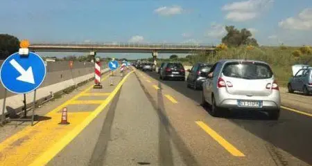 Il cantiere della vergogna. Nel giorno di Pasquetta 10 km di coda lungo la 131