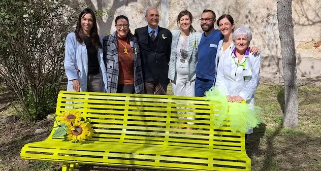 Una panchina gialla a Sassari per accendere i riflettori sull’Endometriosi