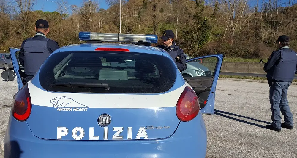 Cabras. Pattuglia della Polizia di Stato soccorre anziano colto da malore alla guida