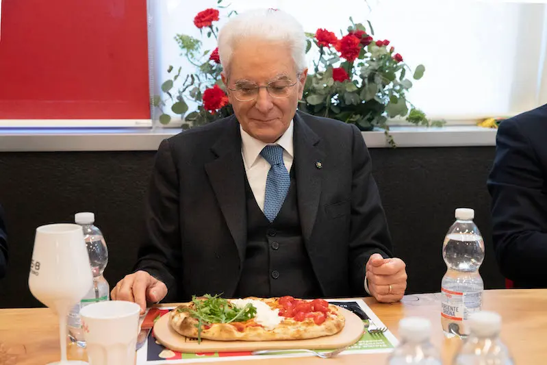 Il Presidente della Repubblica Sergio Mattarella a Monza al nuovo ristorante \\u201CPizzAut\\u201D, in occasione della Giornata mondiale per la consapevolezza sull\\u2019autismo\\n(foto di Francesco Ammendola - Ufficio per la Stampa e la Comunicazione della Presidenza della Repubblica)\\n