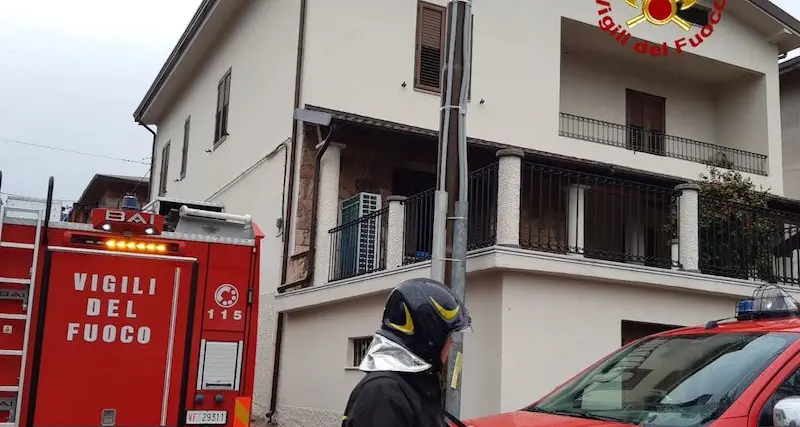 Villanova Strisaili. Divampa incendio in una casa: intossicati padre e figlia