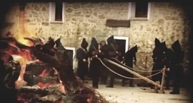 Orotelli. Domani l’accensione del fuoco di Sant’Antonio e la prima uscita dei Thurpos