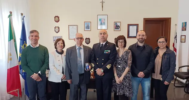 Cagliari. Medaglia d’onore di Lunga Navigazione a Sergio Dessì