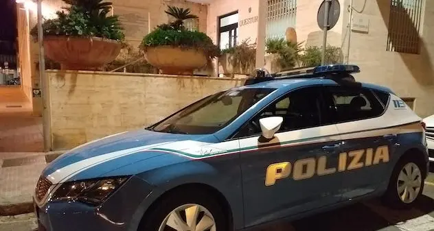 Cagliari. La Polizia sgombera uno stabile di Viale la Playa dagli abusivi