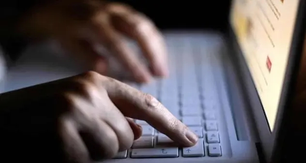 Dal 12 novembre la stretta sul porno online: scatta la verifica dell'età