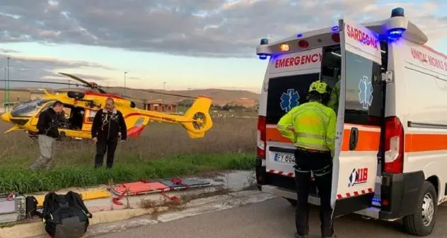 Scontro fra auto a Narcao: tre feriti, uno è grave