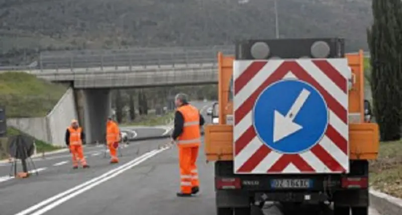 Strade, Cisl: \"2 miliardi per lavori fermi per l'inerzia di Solinas\"