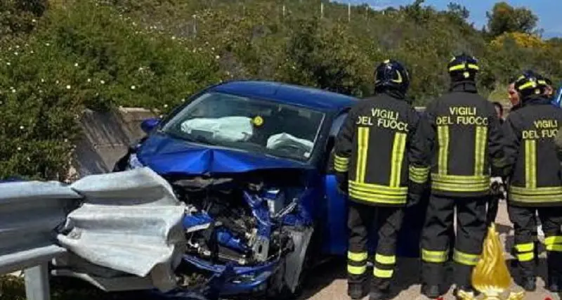 Olbia: perde il controllo dell’auto e sbatte contro guard rail: ferita una ragazza