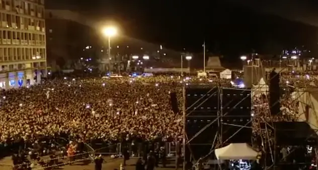 Sardine in piazza: in 40 mila a Bologna