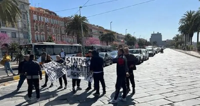 Cagliari, protesta dei gestori di street food: \"Ci stanno rovinando\"