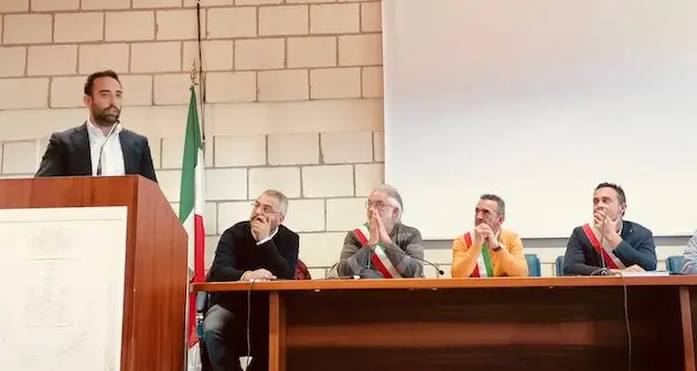 Trattori a Barumini contro l’eolico, in campo anche la Regione