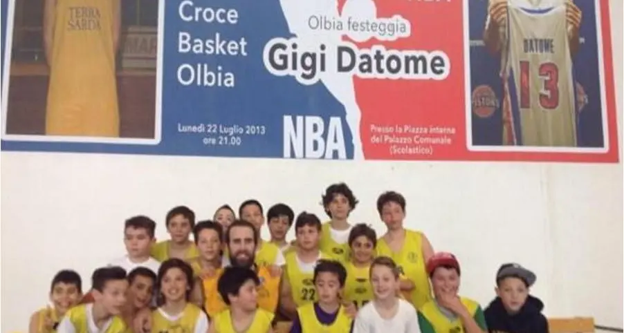 Gigi Datome a Olbia: \"Che bello giocare coi bambini!\"