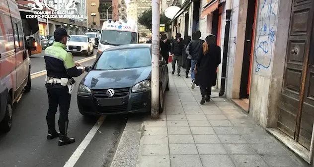 Cagliari. Via Sonnino: auto si sfrena e investe tre pedoni