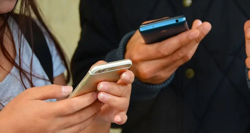 Pubblicare foto e video dei propri figli: “Basta! Bisogna fermarci finché siamo in tempo”