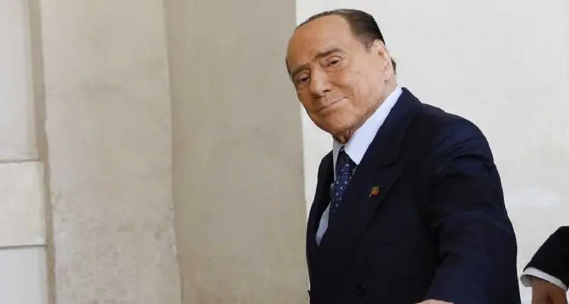 Berlusconi ancora ricoverato in terapia intensiva, notte tranquilla