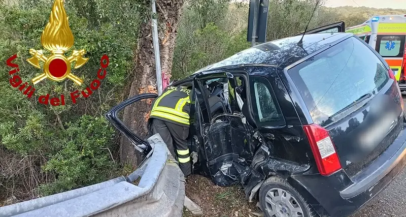 Incidente sulla Ss 125 tra Arzachena e Olbia: conducente estratta dalle lamiere