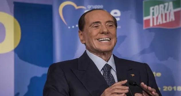 Berlusconi presenta la candidata di centrodestra: “Non me l'ha mai data\". IL VIDEO