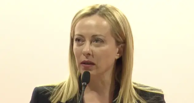 Migranti, Meloni: “Non risolvono il problema della mancanza di lavoratori”