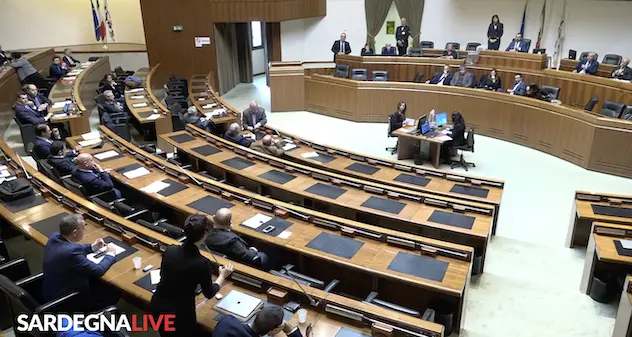 Continuità territoriale. Solinas e Todde assenti e salta il dibattito: l'attacco di Desirè Manca. VIDEO