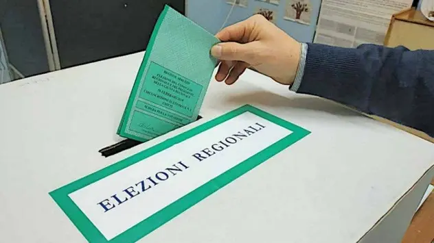 Elezioni in tre Regioni: affluenza in calo e nuove sfide politiche