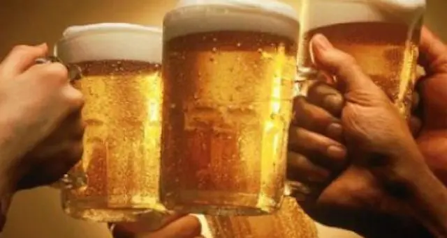 Bere birra tutta la sera e non ubriacarsi: ecco il segreto