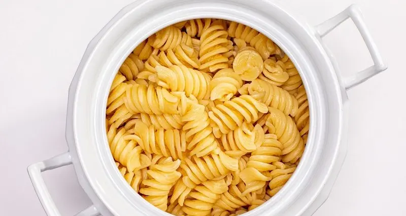 Un piatto di pasta in bianco da 26 euro: scoppia la polemica per un ristorante di Milano