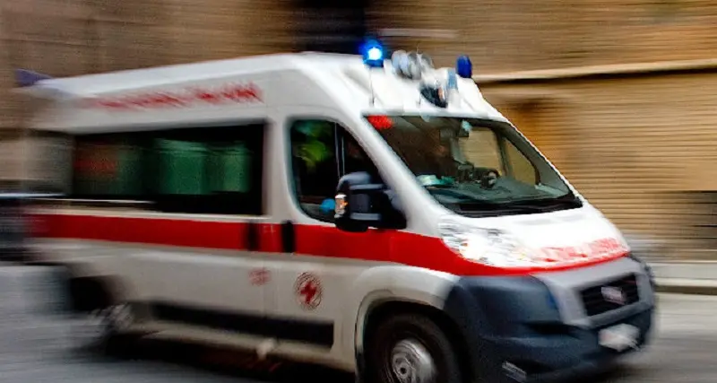 Infortuni: Ortona, camionista muore mentre aggancia rimorchio