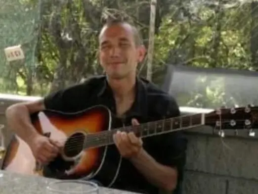 Davide Calvia, la sorella Nadia: “Voglio ricordarti con la tua voglia di sorridere mentre suoni la chitarra”