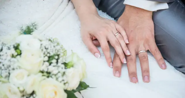 Matrimonio vietato ai bambini: sposa litiga con la cognata, mamma di un neonato