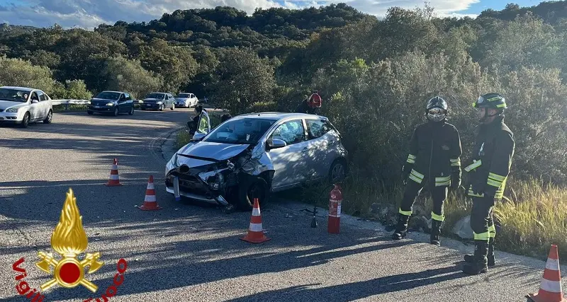 Scontro frontale a Priatu: tre feriti