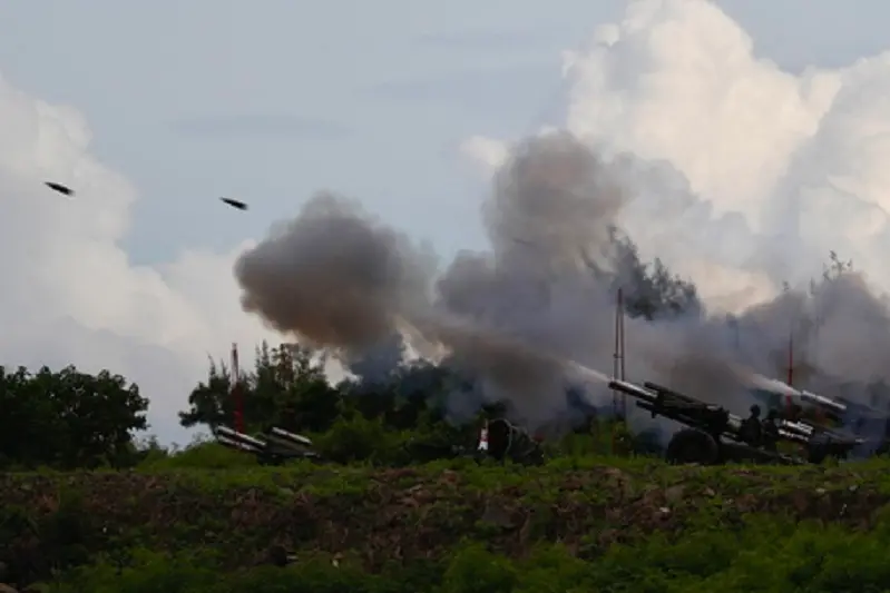 epa10112041 Taiwanese soldiers fire artillery during a live-fire drill in Pingtung, Taiwan, 09 August 2022. Taiwan\\'s military held a live fire drill to simulate defense of the country against a Chinese invasion, following the China\\'s recent live fire drill in the six maritime areas around Taiwan.  EPA/RITCHIE B. TONGO