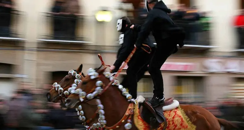 Sartiglia, tensioni durante i test antidoping: assolti i 6 cavalieri