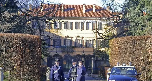 Arcore. Cerca di entrare nella villa di Berlusconi: “È mio papà”. Arrestato dai carabinieri