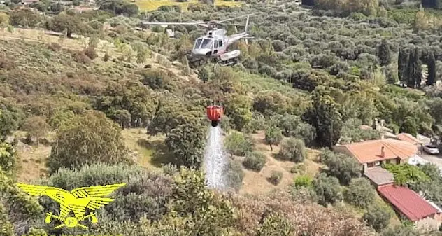 Incendio nelle campagne di Villacidro, interviene elicottero