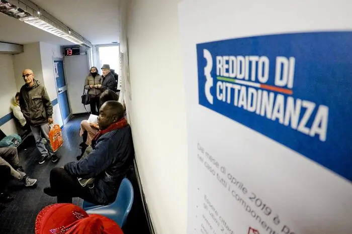People attend to request for citizenship wage in a CGIL CAF (Centro Assistenza Fiscale - Fiscal Assistance Center) in Naples, Italy,06  March 2019. The government\\'s \\'citizenship wage\\' basic income kicked off on Wednesday when the official website started taking applications for the new benefit.Primo giorno per richiedere il reddito di cittadinanza nel Caf  della CGIL a Napoli 6 marzo 2019.\\nANSA / CIRO FUSCO