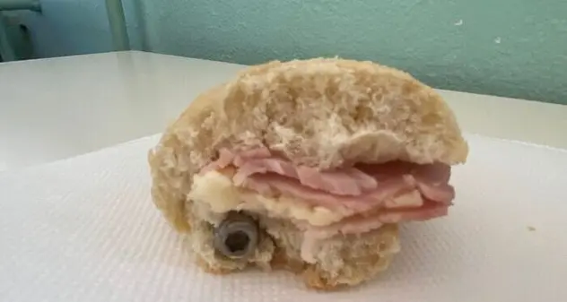 Bullone nel panino di un piccolo studente: massima sanzione ad azienda fornitrice