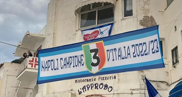 Napoli pronta a festa scudetto, maxi zona rossa dalle 14